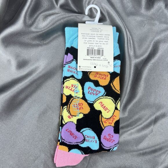 Two Left Feet Women’s Socks‎ Bittersweet Conversation Hearts Valentines Big Feet - Picture 4 of 5